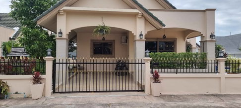 Private Pool Villa Three Bedrooms for Sale in Mabprachan