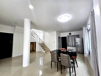 เช่าทาวน์โฮม ชลบุรี : 3 Bedrooms Townhouse in East Pattaya for Rent