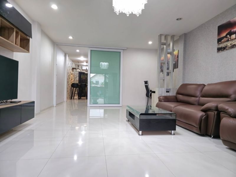 รูป 3-Storey House for Sale in East Pattaya - รูปที่ 2/14