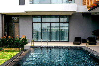 บ้านเดี่ยว หนองปรือ ชลบุรี : 4 Bedrooms Modern Tropical Pool Villa for Sale in East Pattaya