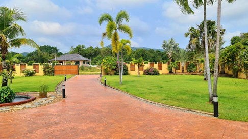 Spacious 6-Bedroom Pool Villa for Sale
