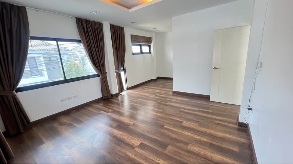 รูป 3 Bedrooms Townhouse for Sale in East Pattaya - รูปที่ 2/17