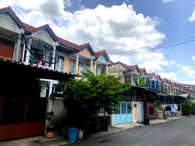 Townhouses for sale : 🔥 Townhouse for Sale – Ch. Rung Ruang 5 Village, Bang Bua Thong, Nonthaburi Land size 20 sq.w.easy access to MRT Purple Line and major roads.