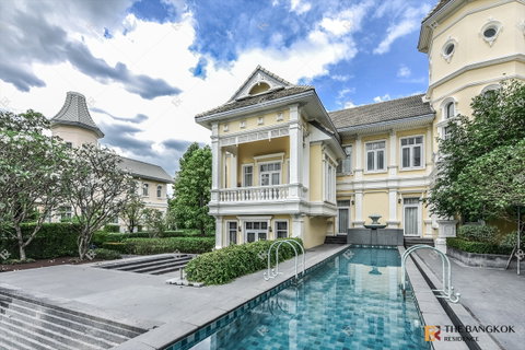 The Royal Residence Kaset-Nawamin combines the prosperity of the potential location.