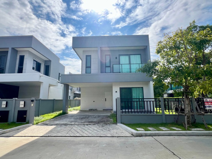 Houses for sale : 🏡 [For Sale] URGENT SALE – Corner Single House, 3 Bedrooms Centro Ramindra–Chatuchot 2 | Excellent Condition | Ready to Move In  