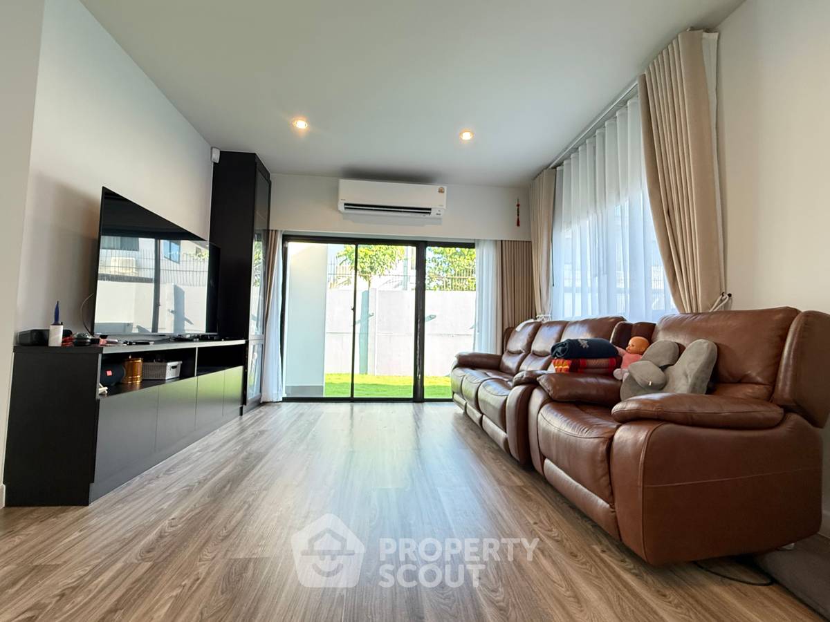 รูป บ้านเดี่ยว 4 ห้องนอน พร้อมเลี้ยงสัตว์ได้ สำหรับขาย โครงการศารันสิริ บางนา ใกล้บางสะทอง (ID 2465506) - รูปที่ 4/8