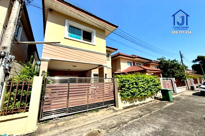 บ้านเดี่ยว ลาดพร้าว 71 : ขายบ้านเดี่ยว 2 ชั้น ถนนโชคชัย 4 ซอย 43 หลังริม ใกล้รถไฟฟ้า-ทางด่วนฉลองรัช (รามอินทรา-อาจณรงค์)