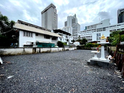 Land for rent โลตัสเอ็กเพลส(สุทธิสาร) : Long-term land for rent, filled land, prime location, affordable price, in the heart of the city, Ari area, Soi Phahonyothin 1.