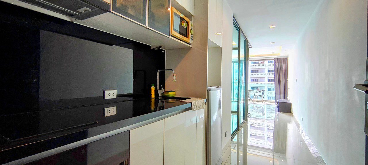 picture Wongamat Tower 1 Bedroom Condo for Sale - 8/14