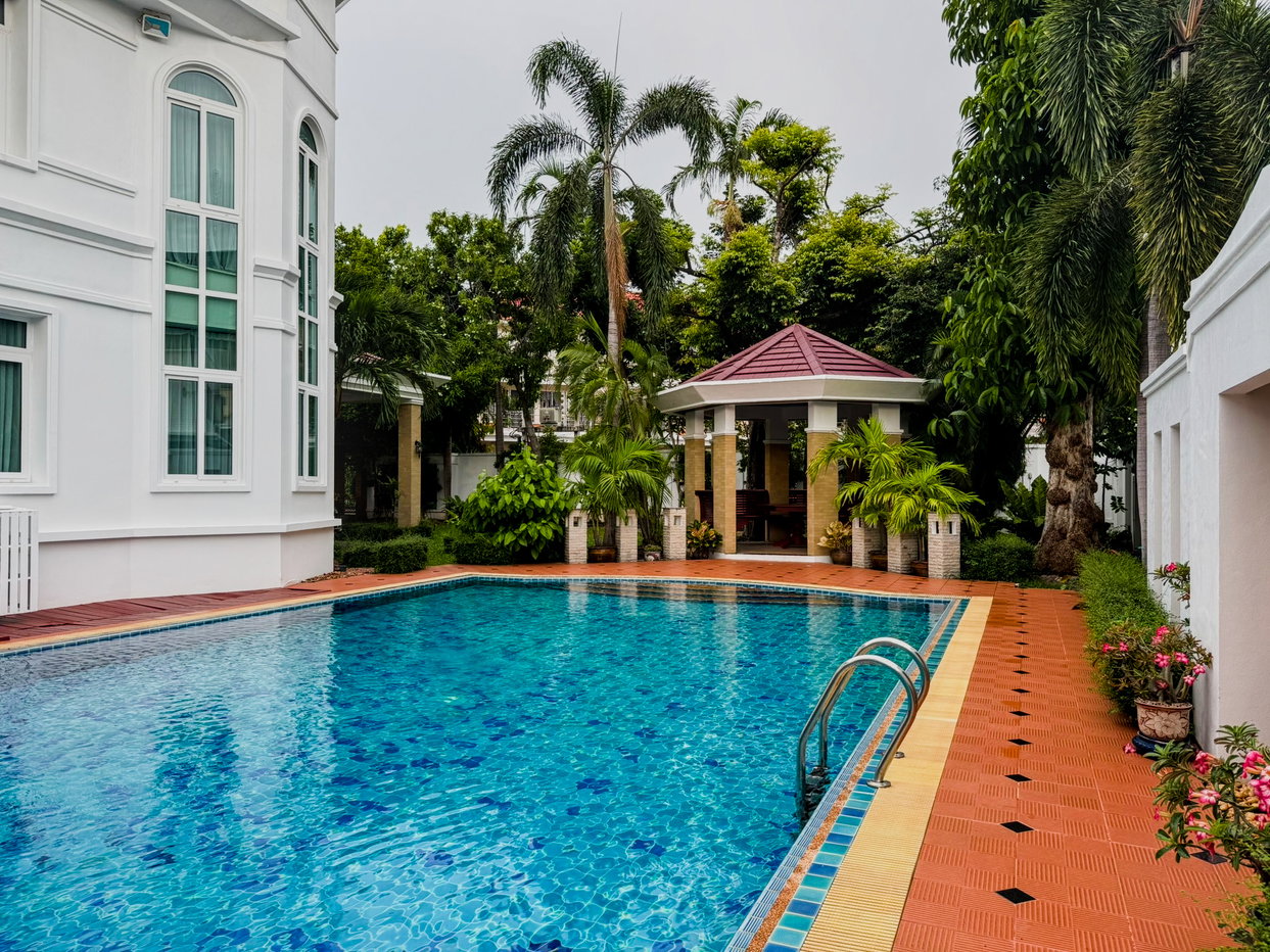 รูป Luxury Pool Villa for Sale – Pratumnak Hill, Pattaya - รูปที่ 3/21