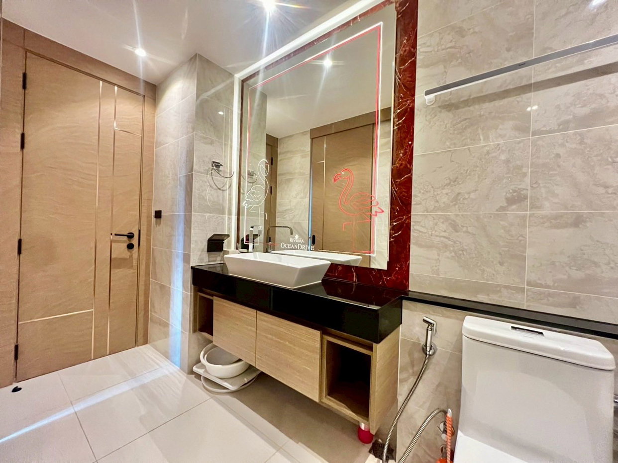 รูป Riviera Ocean Drive – 1-Bedroom Sea View Condo for Sale - รูปที่ 12/15
