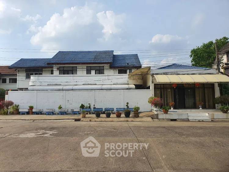 picture Pet-Friendly 6-BR House For Sale, Ratchathanimai Village, Anusawari (ID 2426435) - 3/3