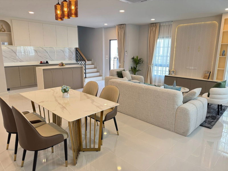 Houses for sale : 🏡 Centro Bangna – Detached House Next to Mega Bangna