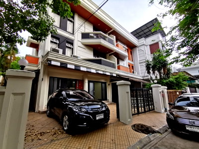 Twin houses for rent โลตัสเอ็กเพลส(สุทธิสาร) : Semi Detached house with 4-5 beds 350 sq m. unfurnished in Mooban Sifa Phaholyothin 9 - Ari 4 Nuea 