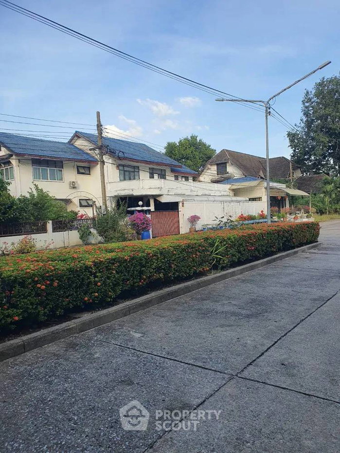 picture Pet-Friendly 6-BR House For Sale, Ratchathanimai Village, Anusawari (ID 2426435) - 1/3