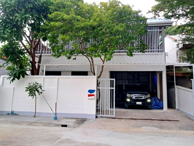 ขายบ้านเดี่ยว : [ขาย] บ้านริมทะเลสาบ หมู่บ้านสัมมากร รามคำแหง (กำลังรีโนเวท) สิ่งอำนวยความสะดวกครบ MRT ตลาด ห้าง ร้านอาหาร คาเฟ่ โรงเรียน