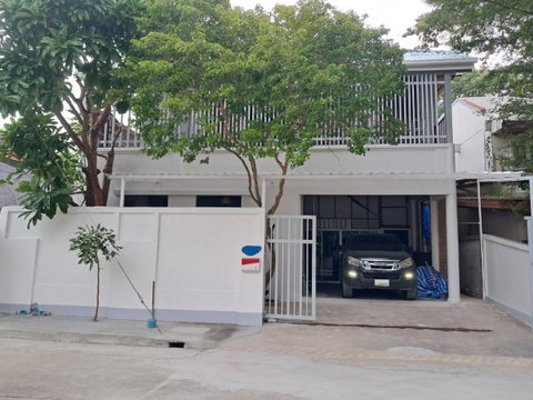 [ขาย] บ้านริมทะเลสาบ หมู่บ้านสัมมากร รามคำแหง (กำลังรีโนเวท) สิ่งอำนวยความสะดวกครบ MRT ตลาด ห้าง ร้านอาหาร คาเฟ่ โรงเรียน