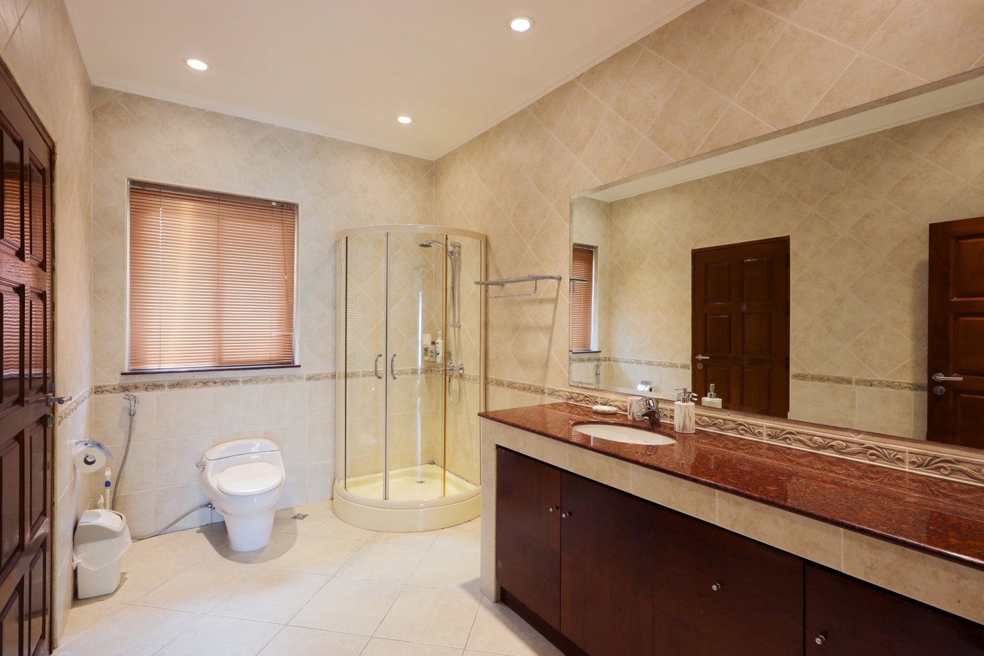 รูป Spacious 6-Bed Luxury Pool Villa for Rent – Prime Jomtien Beach - รูปที่ 18/21