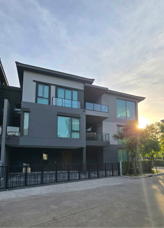 รูป ให้เช่าบ้านหรู บ้านกลางเมือง ดิอิดิชั่น บางนา ทาวน์โฮม 3 ชั้น พร้อมลิฟต์  - รูปที่ 1/18