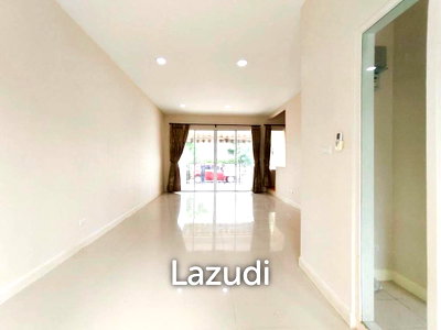 ทาวน์โฮม เซ็นทรัล พลาซ่า บางนา : 3 Bed 3 Bath 180 SQ.M. Baan Klang Muang S-Sence Srinakrin