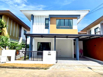 บ้านแฝด โรงเรียนนวมินทราชินูทิศ เบญจมราชาลัย : ขายบ้านแฝด2 ชั้น หมู่บ้านพร้อมพัฒน์ไพร์ม  สไตล์บ้านเดี่ยว สภาพรีโนเวทใหม่ทั้งหลัง