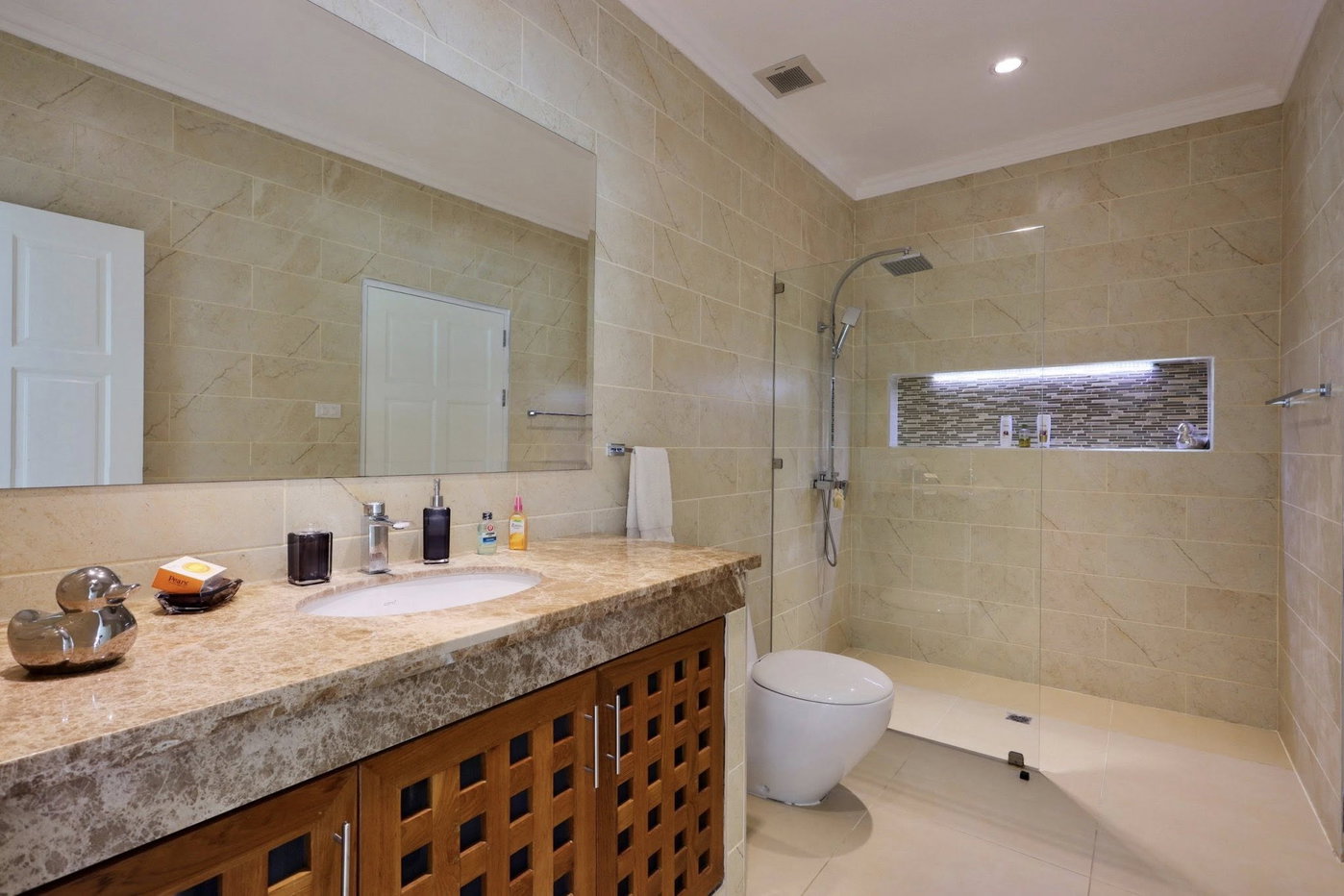 รูป Spacious 6-Bed Luxury Pool Villa for Rent – Prime Jomtien Beach - รูปที่ 20/21