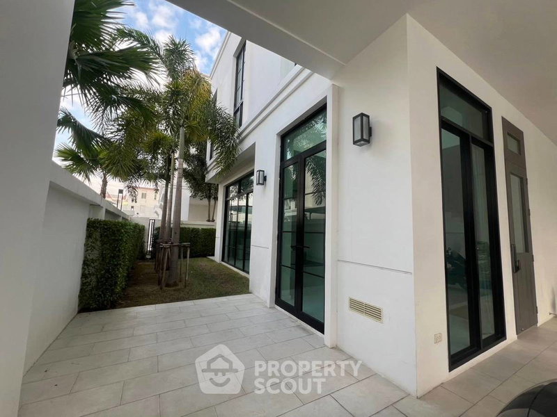 Houses for rent : 3-BR House For Rent, The Master Ekkamai - Sukhonthasawat (ID 2165158)