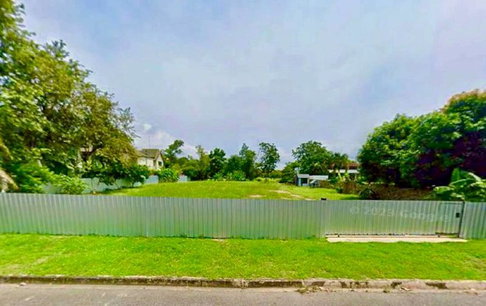 Beautiful plot of land for sale in Na Jomtien, located within Phoenix Golf Course.