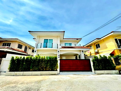 Houses for sale Rubberland : Luxury House for Sale in North Pattaya only 1.3 km to Terminal 21 Pattaya