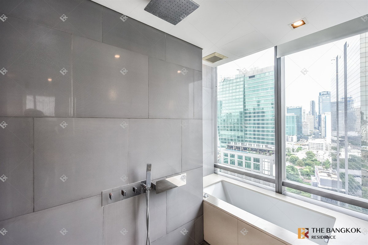 รูป  The Bangkok Sathorn ⭐ Luxury Livinh with High-Floor Unit 💎 ใกล้ BTS สุรศักดิ์  - รูปที่ 10/11