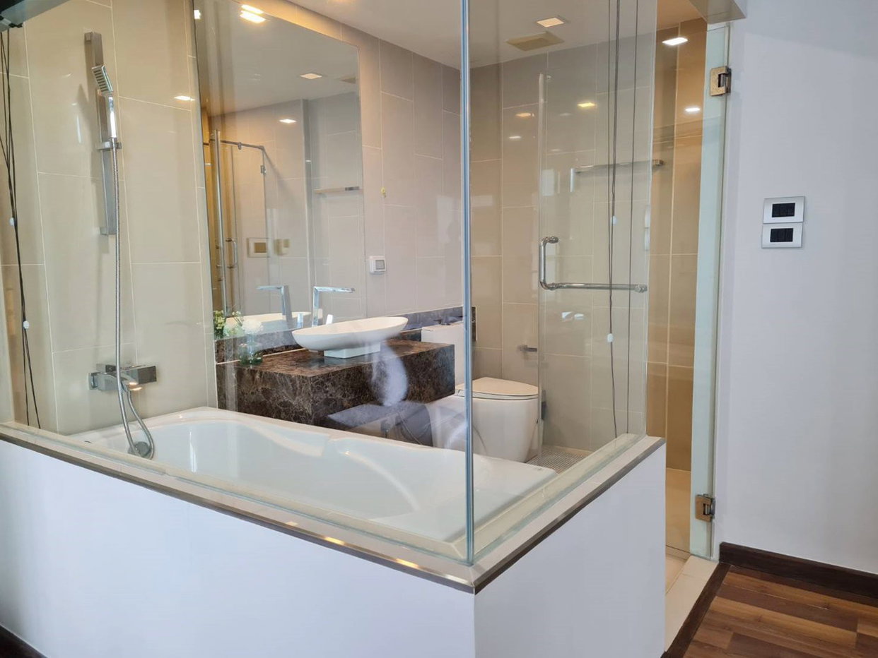 รูป The Peak Towers Corner Unit for Sale - รูปที่ 8/9