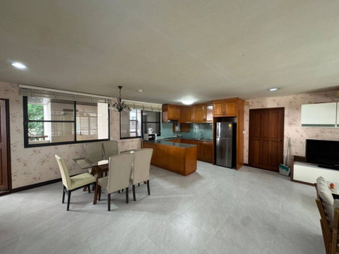 ให้ เช่าคอนโดห้องชุด​ Baan​ Chan​ Condominium​ 145 ตร.ม​ 3​ นอน​ 2​ น้ำ พร้อมเฟอร์ ใกล้​ BTS​ ทองหล่อ