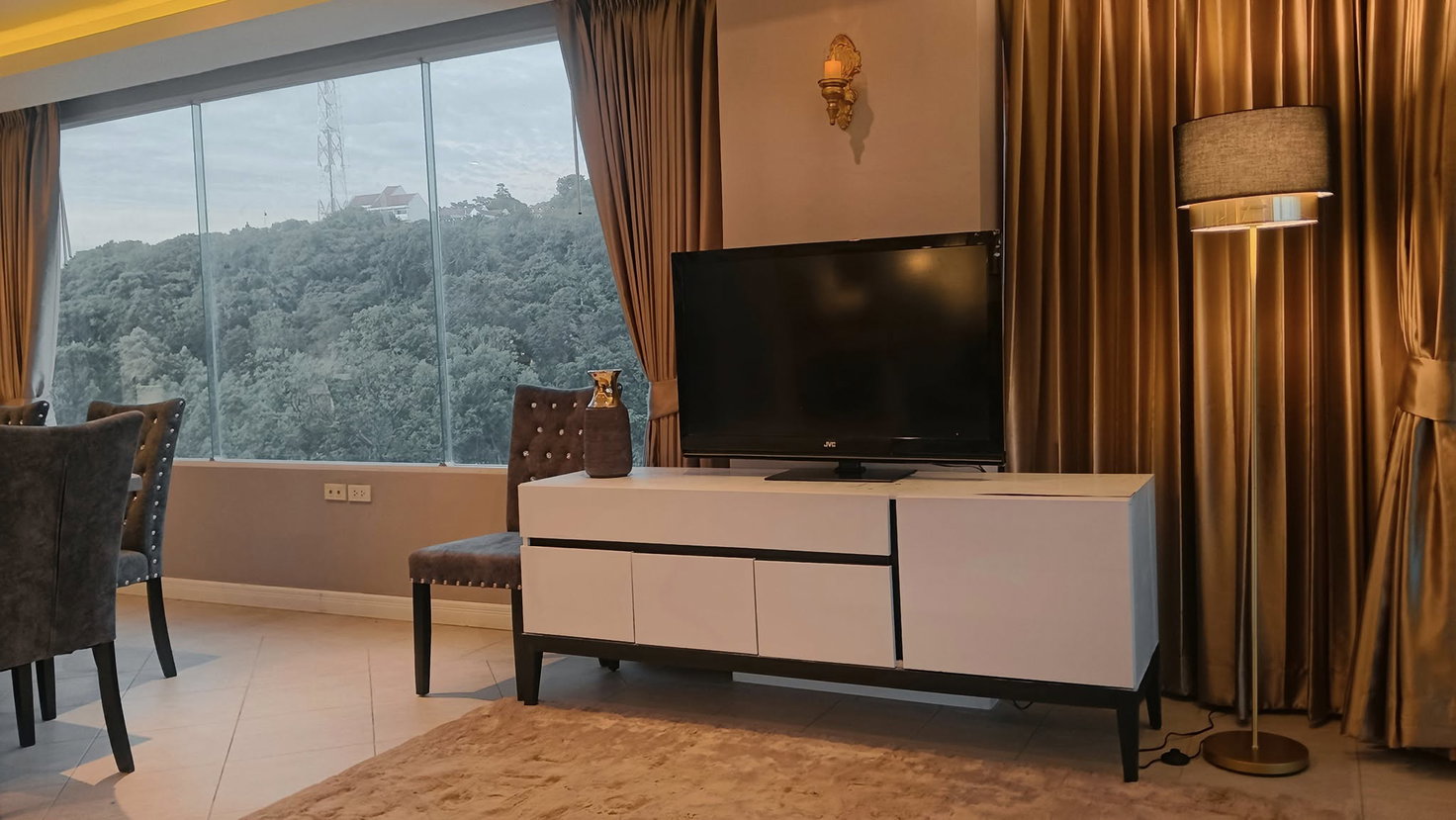 picture 3-Bed Condo with Sea View for Rent - Executive Residence 4 - 5/18