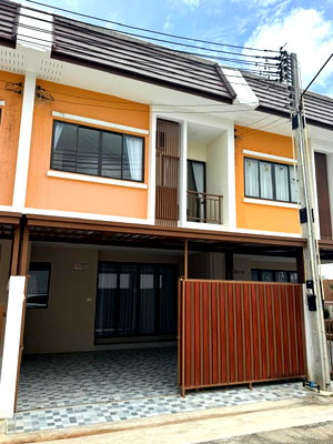 ทาวน์โฮม ถนนพรประภานิมิต : Modern 3-Bedroom Townhome for Sale in Thung Klom–Tan Man