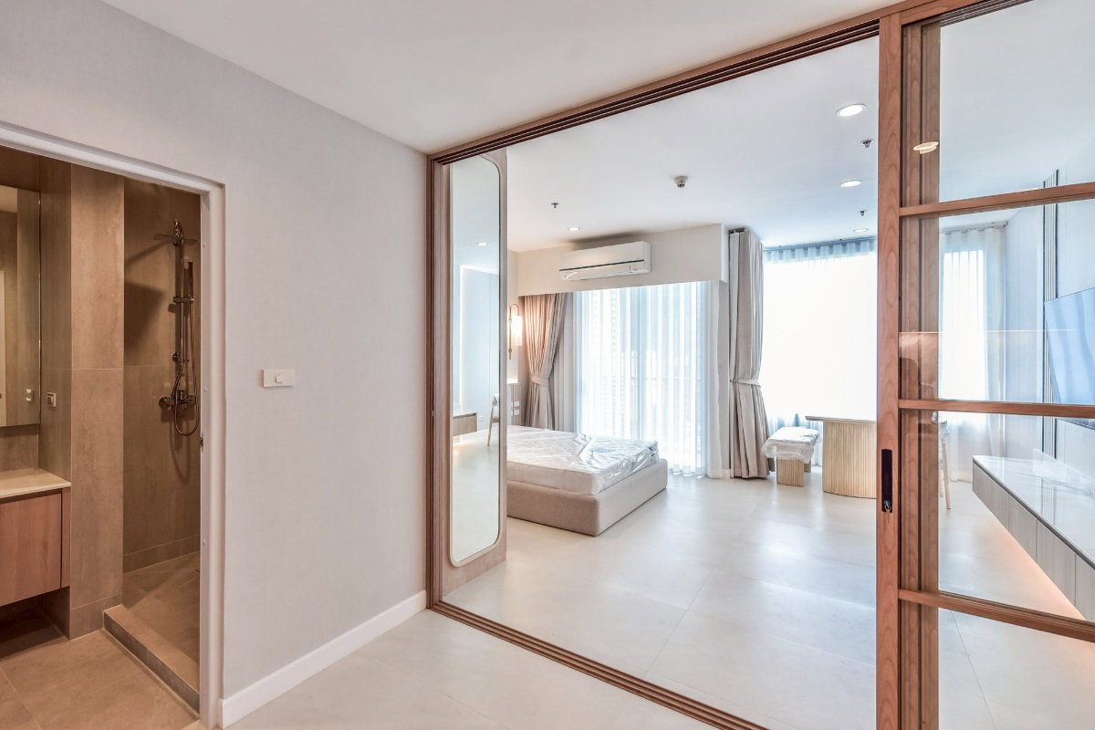รูป Villa Rachatewi【𝐒𝐄𝐋𝐋 & 𝐑𝐄𝐍𝐓】🔥ห้องโทนสว่าง เรียบหรูแบบคลาสสิก อยู่แล้วให้ความรู้สึกสุภาพและน่าอยู่🔥 ติดต่อไลน์ไอดี: @hacondo - รูปที่ 6/9