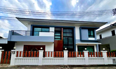 บ้านเดี่ยวให้เช่า : ให้เช่าบ้านเดี่ยว 2 ชั้น ตกแต่งพร้อมเข้าอยู่ ในโครงการ เดอะ คอมพลีท ศรีราชา