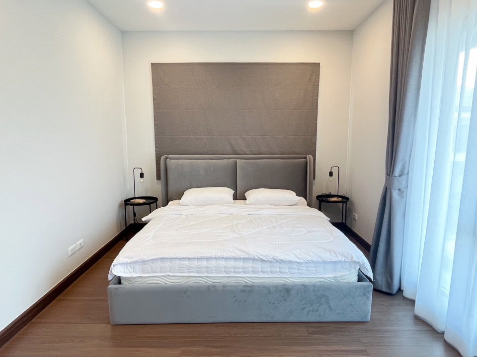 รูป 🏢บ้านหรู ใจกลางเมือง🏢ให้เช่าบ้านโครงการ The City บางนา ตกแต่งเฟอร์นิเจอร์ครบ โลเคชั่นติด mega bangna ห้องรับแขก double volume RW007292 - รูปที่ 10/16