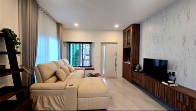 Houses for rent : Available now! 3bed 3baths 151sqm. 2parking. Line id: @pfagent