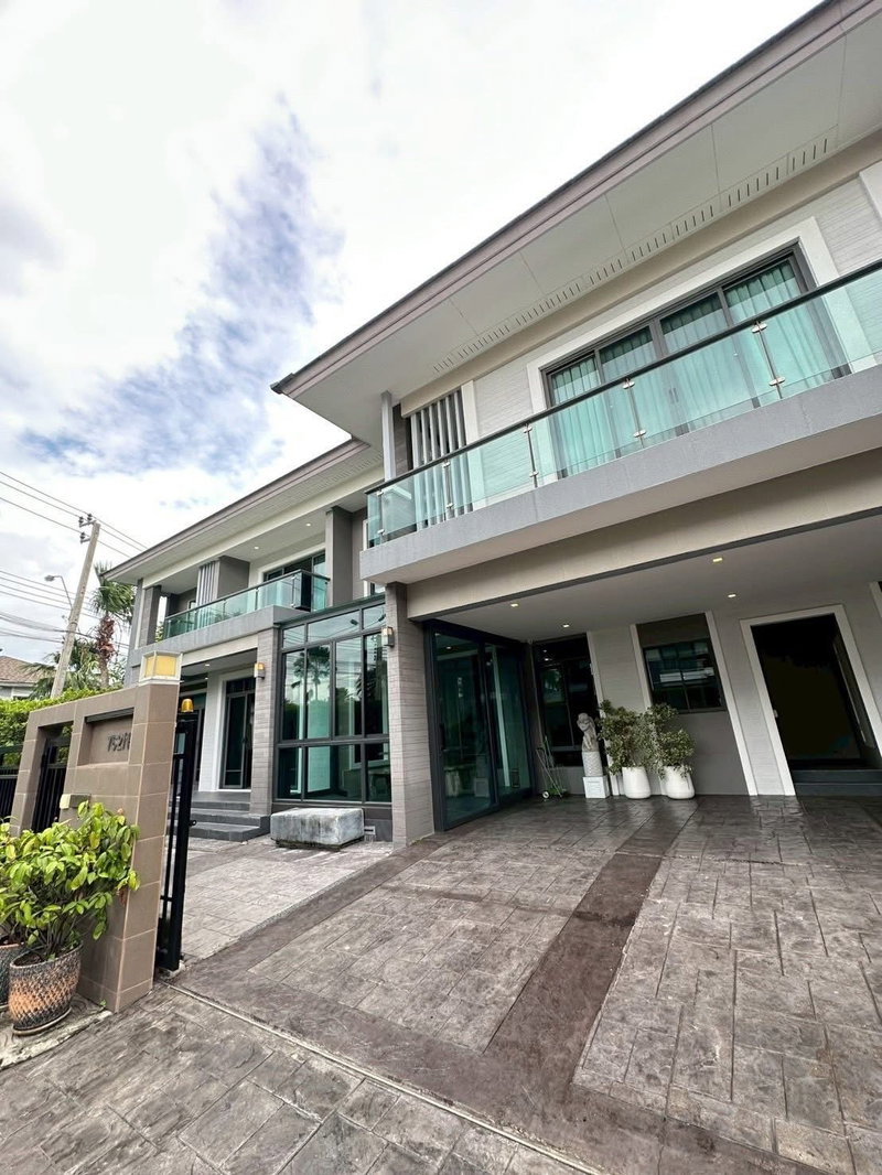 Houses for sale : P0387 Luxury Detached House for Sale The Palm Pattanakarn