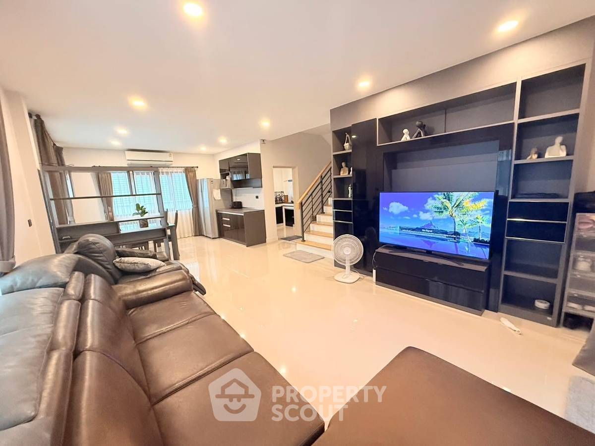 รูป บ้านเดี่ยว 3 ห้องนอน ขาย, Centro Wongwaen-Chatuchot, สามวาตะวันตก (ID 2480200) - รูปที่ 2/7