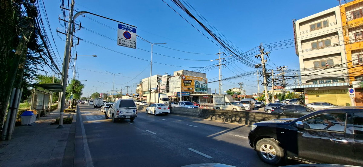 รูป ขายถูกตึกติดถนนใหญ่ ใกล้ไปรษณีย์มีนบุรี ถนนนิมิตรใหม่ พื้นที่ 17 ตรว. รีโนเวทใหม่ พร้อมอยู่ ขายถูกที่สุดในย่านนี้  - รูปที่ 11/11