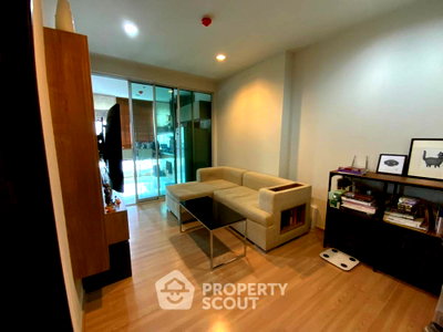 ขายคอนโด : คอนโด 1 ห้องนอน โครงการ Rhythm Sathorn ชั้น 16 ขนาด 45 ตร.ม. ใกล้ BTS สะพานตากสิน 300 ม. (ID 681232)