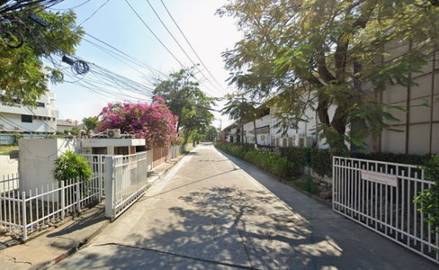 บ้านริมคลอง