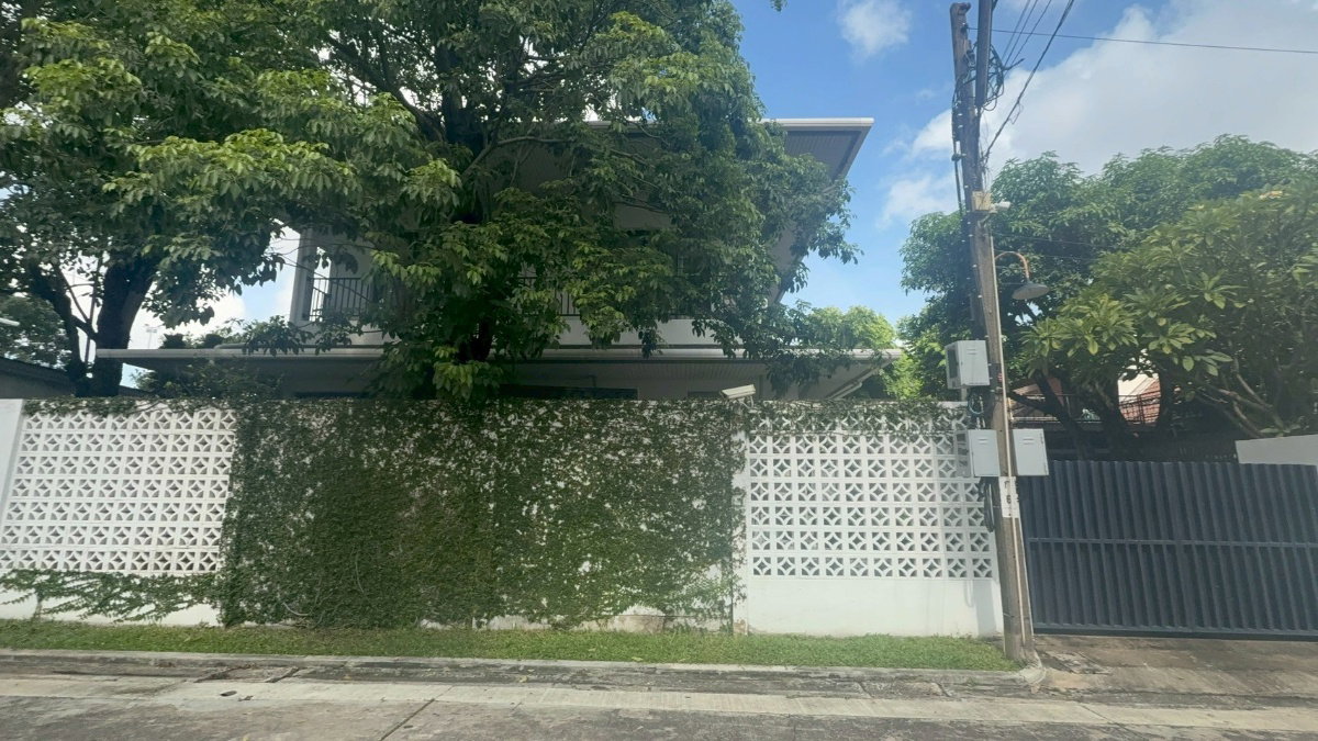 picture Large Detached House near Thonglor & Expressway - 1/15