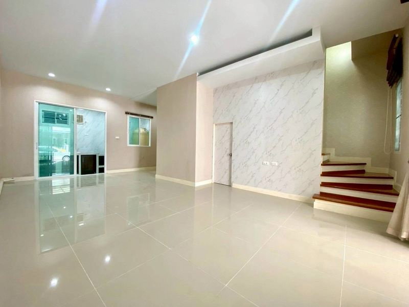 Townhouses for sale : 🏡3-Storey Townhouse for Sale – Vision Smart Life Village, Prime Location near Bang Phlu BTS