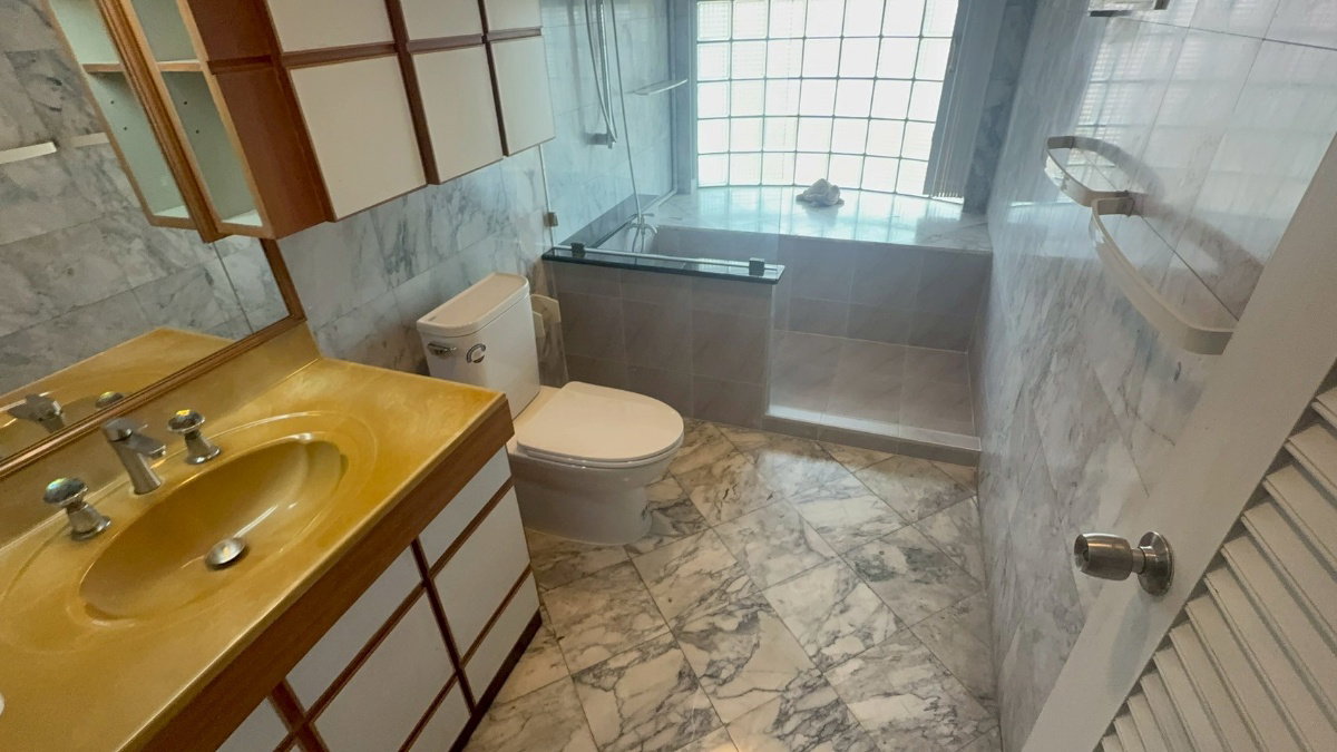 picture Large Detached House near Thonglor & Expressway - 14/15