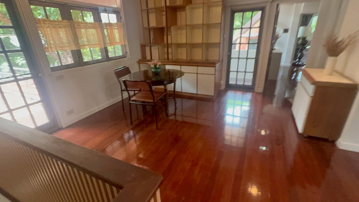 picture Large Detached House near Thonglor & Expressway - 4/15