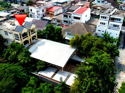 Houses for sale Thonburi Vocational College : Large Land Plot with 4-Storey House, Rare Opportunity!!! Land with a 4-storey house for sale in Soi Pak Nam Fang Nuea 1, land size 254 sq.w.
