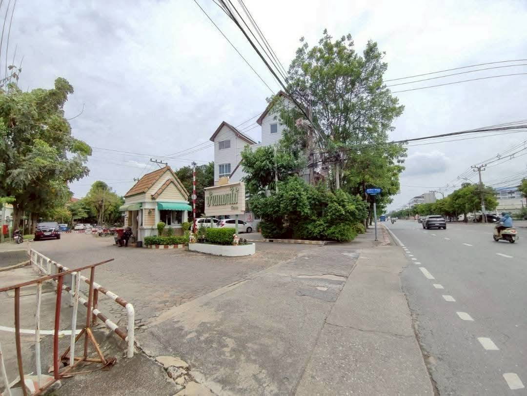 รูป ขาย ทาวน์โฮม 2 ชั้น หลังมุม หมู่บ้านแมกไม้ วัชรพล ตรงข้ามตลาดวงศกร รีโนเวทใหม่ ใกล้ห้าง ใกล้โรงพยาบาล  รถไฟฟ้าสายสีเขียวเข้ม - รูปที่ 3/14