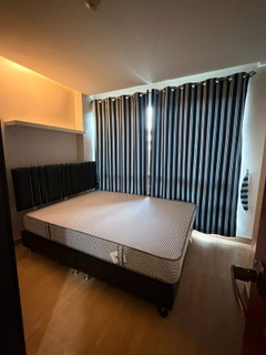 รูปภาพ Y144📌ให้เช่าคอนโด Emerald Residence Ratchada (เอมเมอรัลด์ เรสซิเดนท์ รัชดา)พร้อมเข้าอยู่ ใกล้ MRT ห้วยขวาง รวมส่วนกลางและฟรีที่จอดรถ 1 คัน